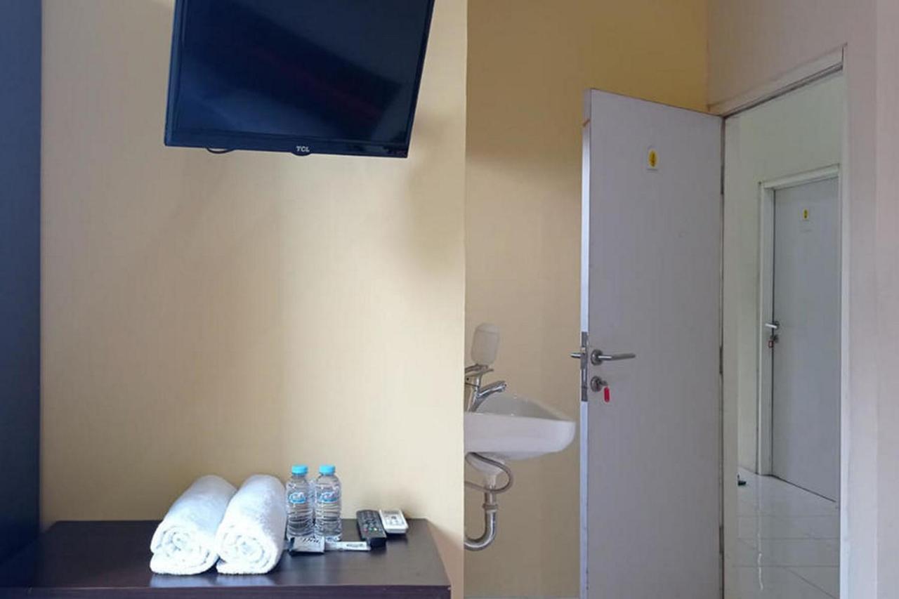 Rama Shinta Homestay Near Gembiral Loka Zoo Redpartner Yogyakarta Exterior photo